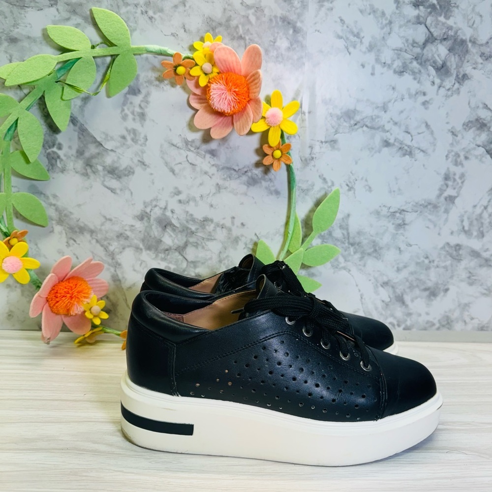 Linea Paolo Platform Wedge Sneaker Shoe with Laces; Black Leather; Size 9.5